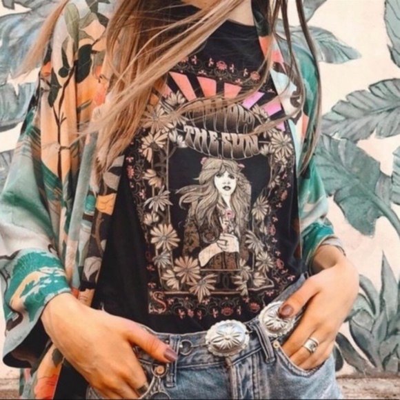 New Boho Stevie Nicks Graphic Tee Vintage Inspired Band T Shirt Follow the Sun - Picture 4 of 6